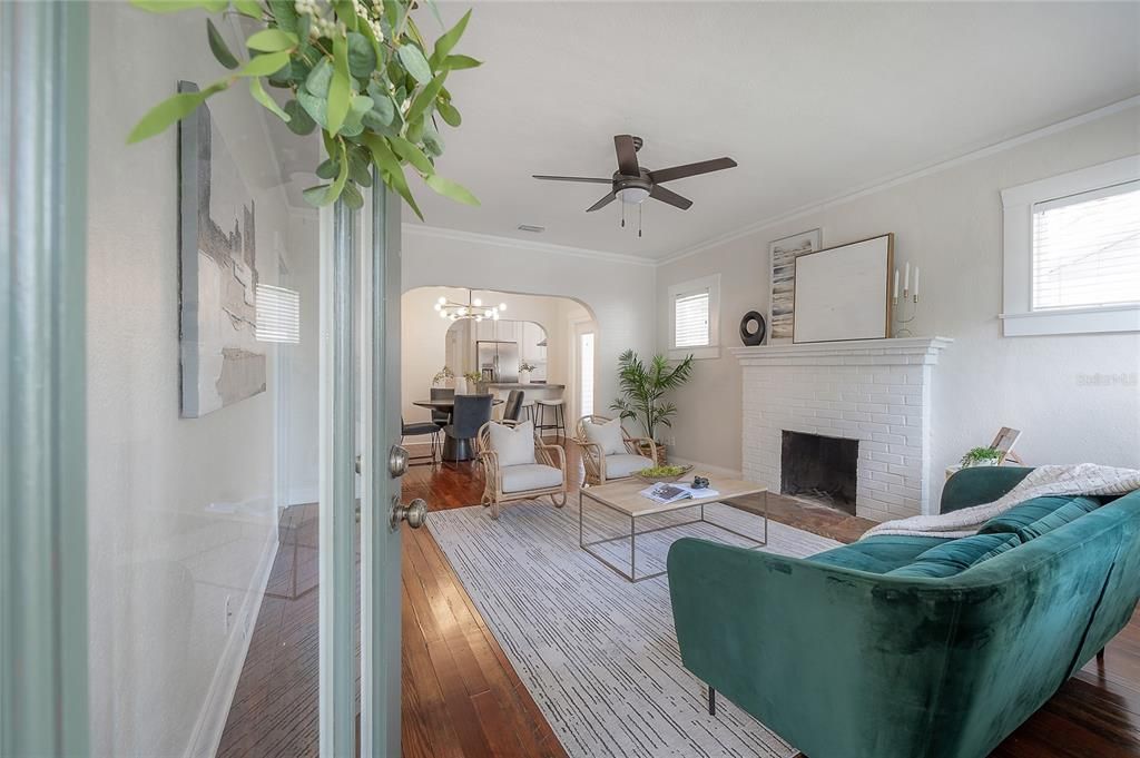 Active With Contract: $495,000 (3 beds, 2 baths, 1202 Square Feet)