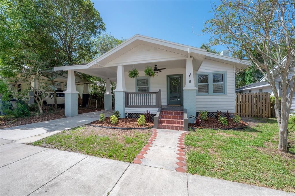 Active With Contract: $495,000 (3 beds, 2 baths, 1202 Square Feet)