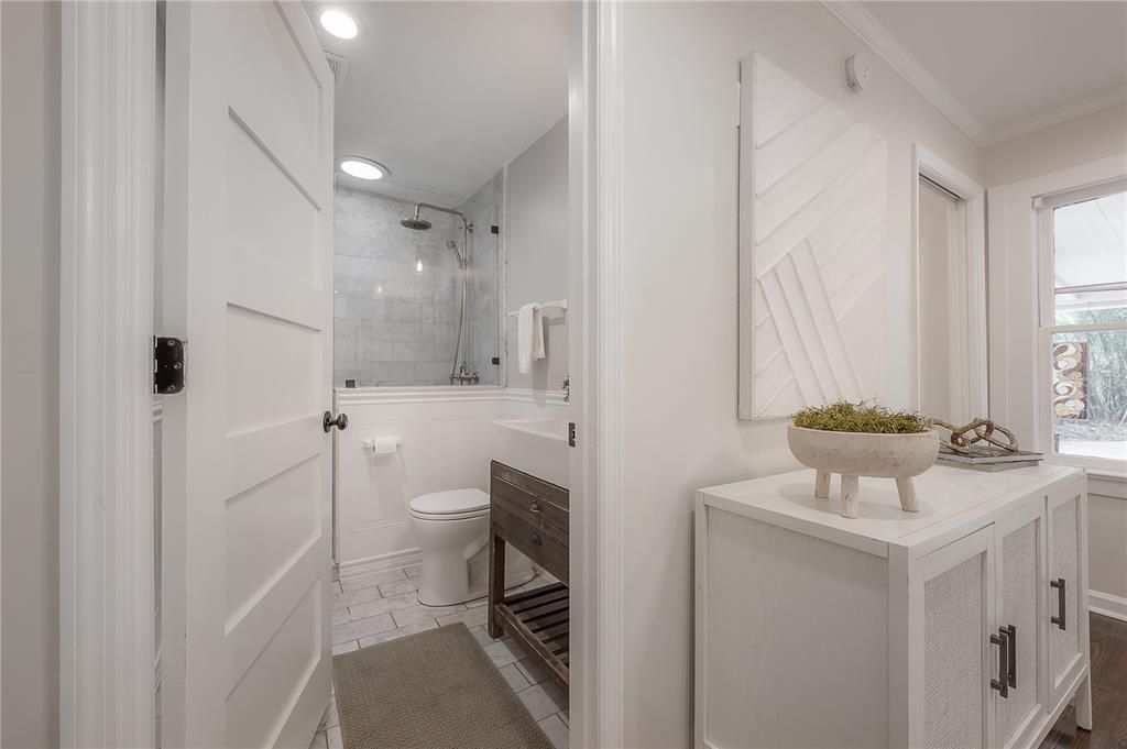 Active With Contract: $495,000 (3 beds, 2 baths, 1202 Square Feet)