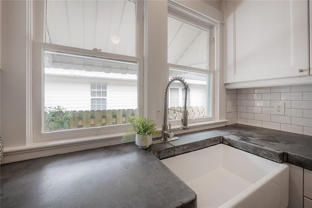 Active With Contract: $495,000 (3 beds, 2 baths, 1202 Square Feet)