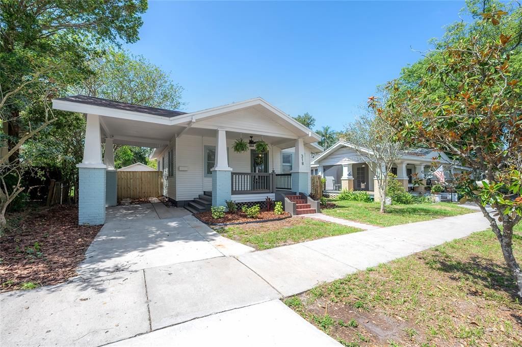 Active With Contract: $495,000 (3 beds, 2 baths, 1202 Square Feet)