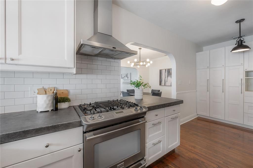 Active With Contract: $495,000 (3 beds, 2 baths, 1202 Square Feet)