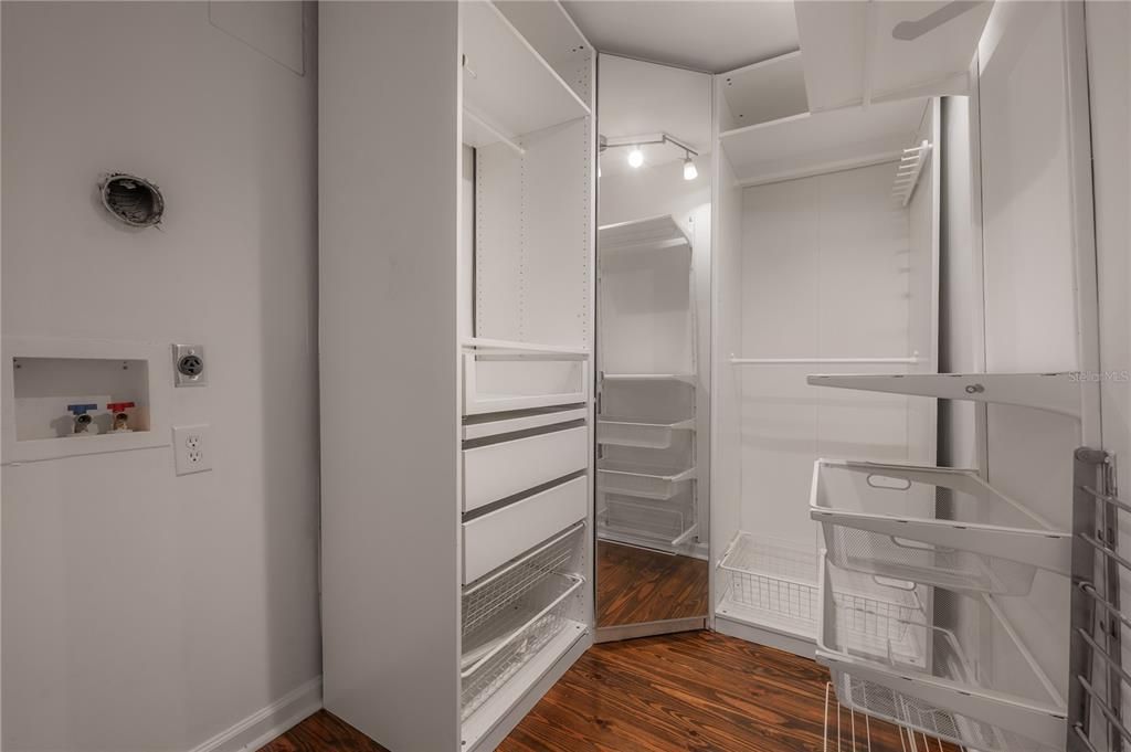 Active With Contract: $495,000 (3 beds, 2 baths, 1202 Square Feet)