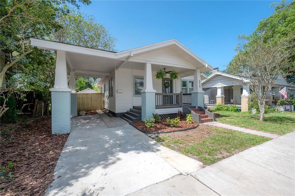 Active With Contract: $495,000 (3 beds, 2 baths, 1202 Square Feet)