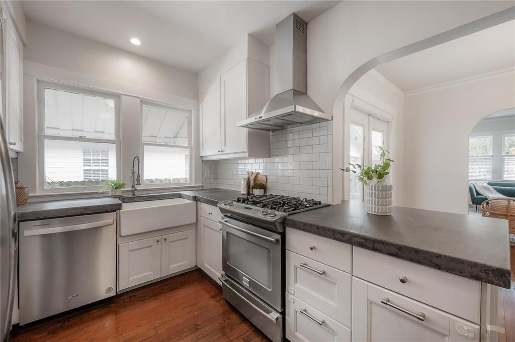 Active With Contract: $495,000 (3 beds, 2 baths, 1202 Square Feet)