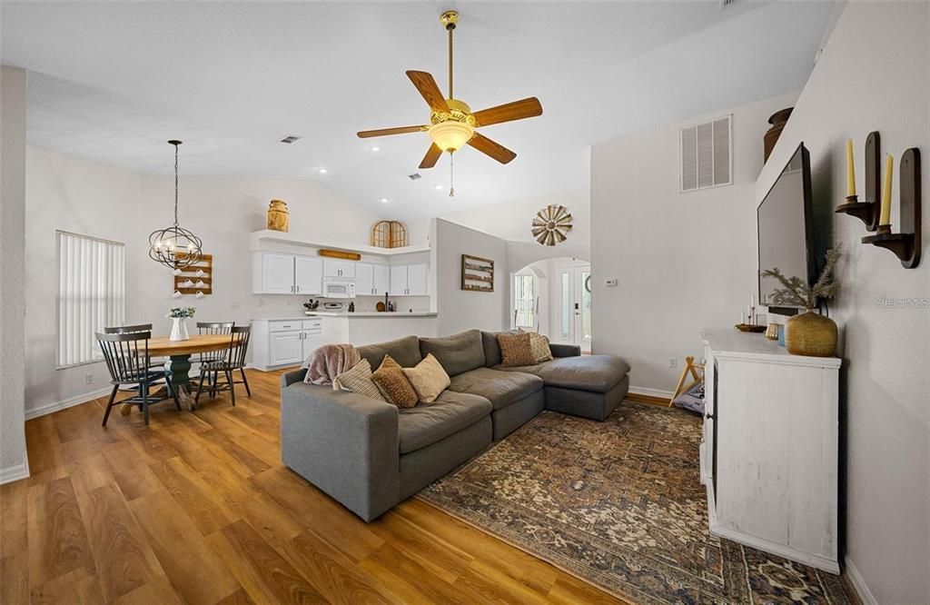 En Venta: $525,000 (3 camas, 2 baños, 1611 Pies cuadrados)