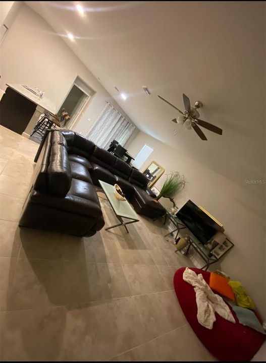 出租: $2,000 (4 贝兹, 2 浴室, 1821 平方英尺)