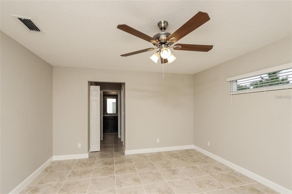 出租: $2,000 (4 贝兹, 2 浴室, 1821 平方英尺)