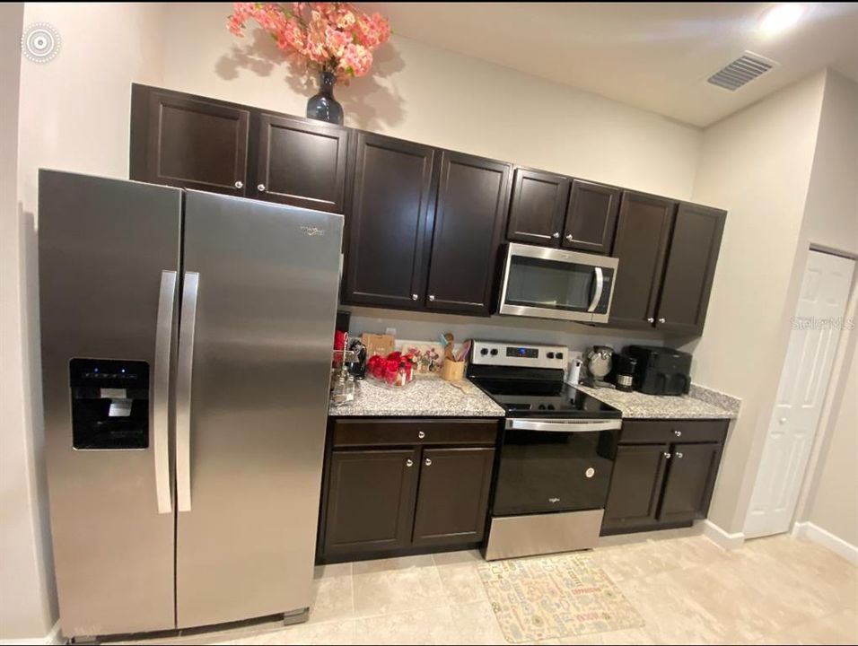 出租: $2,000 (4 贝兹, 2 浴室, 1821 平方英尺)