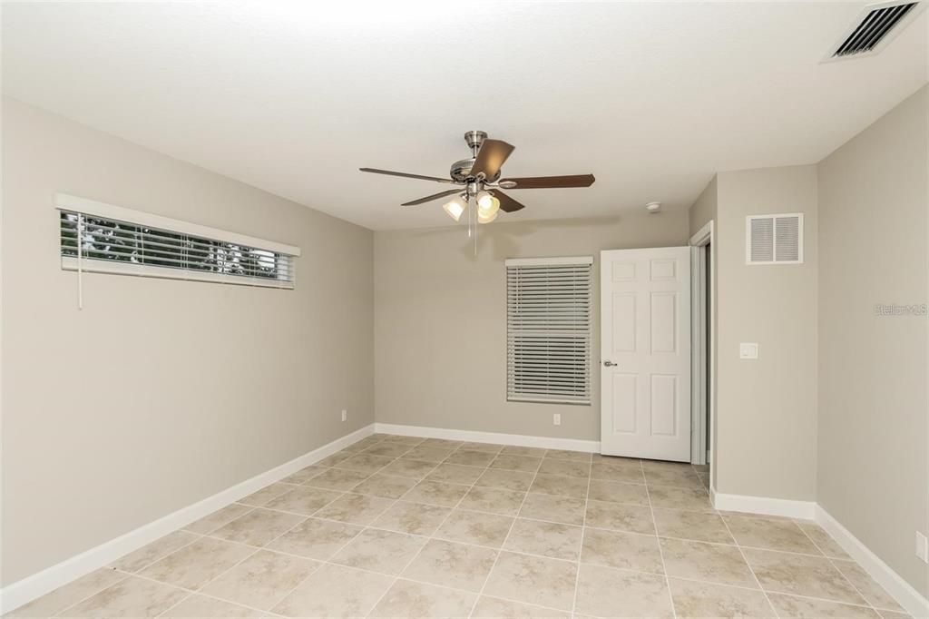 出租: $2,000 (4 贝兹, 2 浴室, 1821 平方英尺)