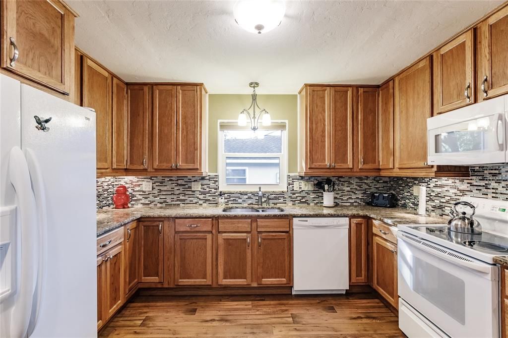 В аренду: $3,800 (3 спален, 2 ванн, 1544 Квадратных фут)