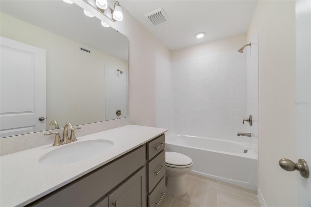 На продажу: $400,990 (3 спален, 2 ванн, 1544 Квадратных фут)