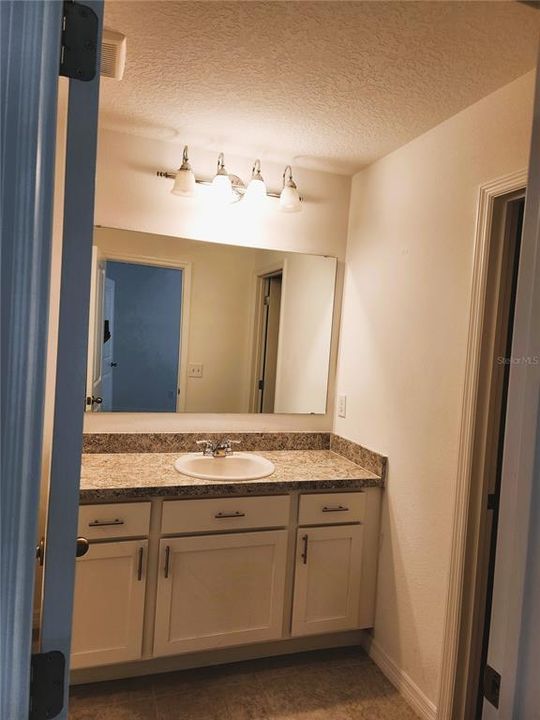 Activo con contrato: $265,000 (3 camas, 2 baños, 1570 Pies cuadrados)