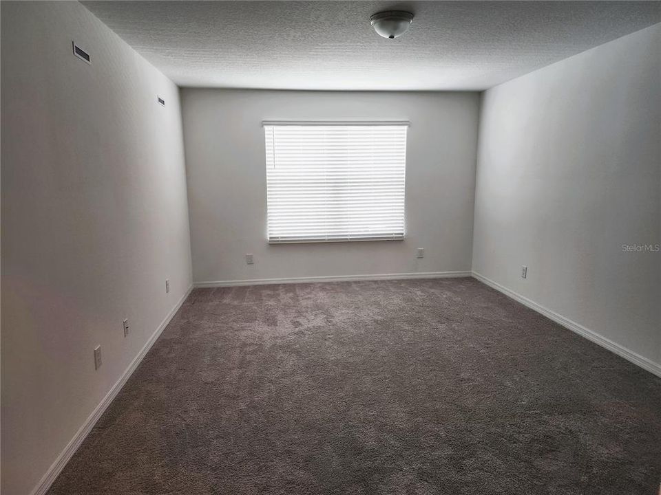 Activo con contrato: $265,000 (3 camas, 2 baños, 1570 Pies cuadrados)