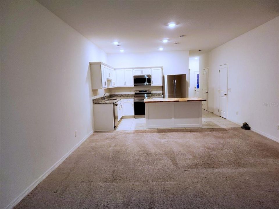 Activo con contrato: $265,000 (3 camas, 2 baños, 1570 Pies cuadrados)