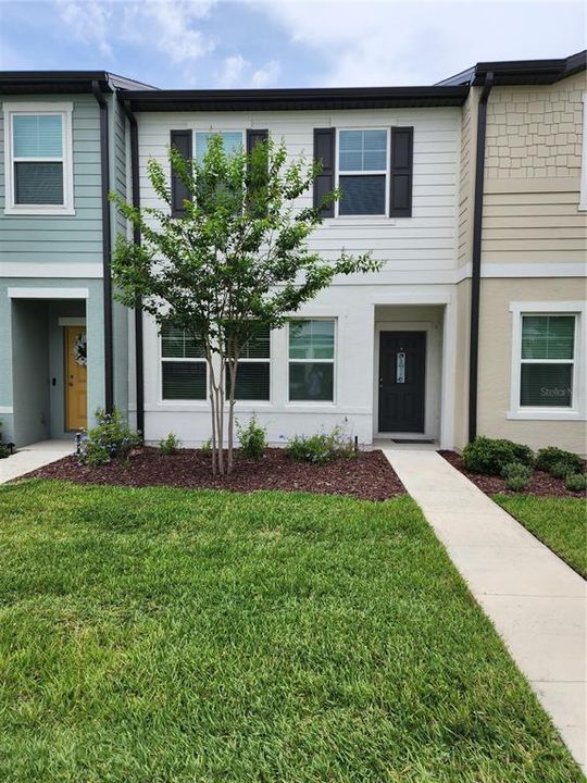 Activo con contrato: $265,000 (3 camas, 2 baños, 1570 Pies cuadrados)