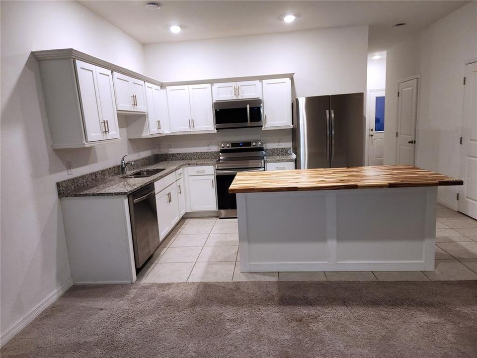 Activo con contrato: $265,000 (3 camas, 2 baños, 1570 Pies cuadrados)