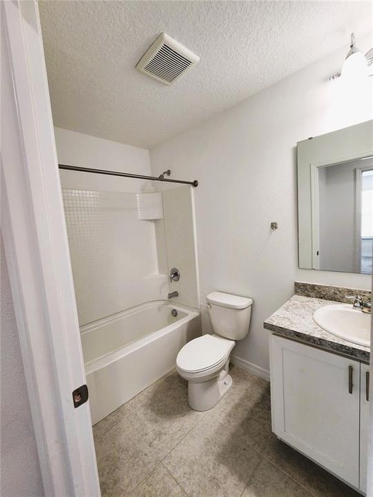 Activo con contrato: $265,000 (3 camas, 2 baños, 1570 Pies cuadrados)