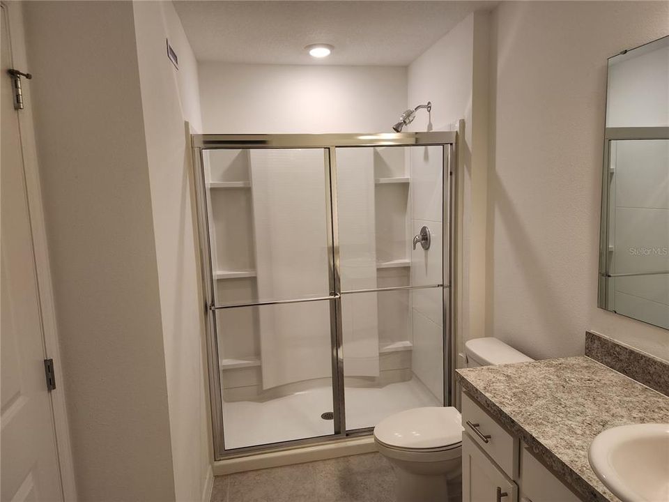 Activo con contrato: $265,000 (3 camas, 2 baños, 1570 Pies cuadrados)