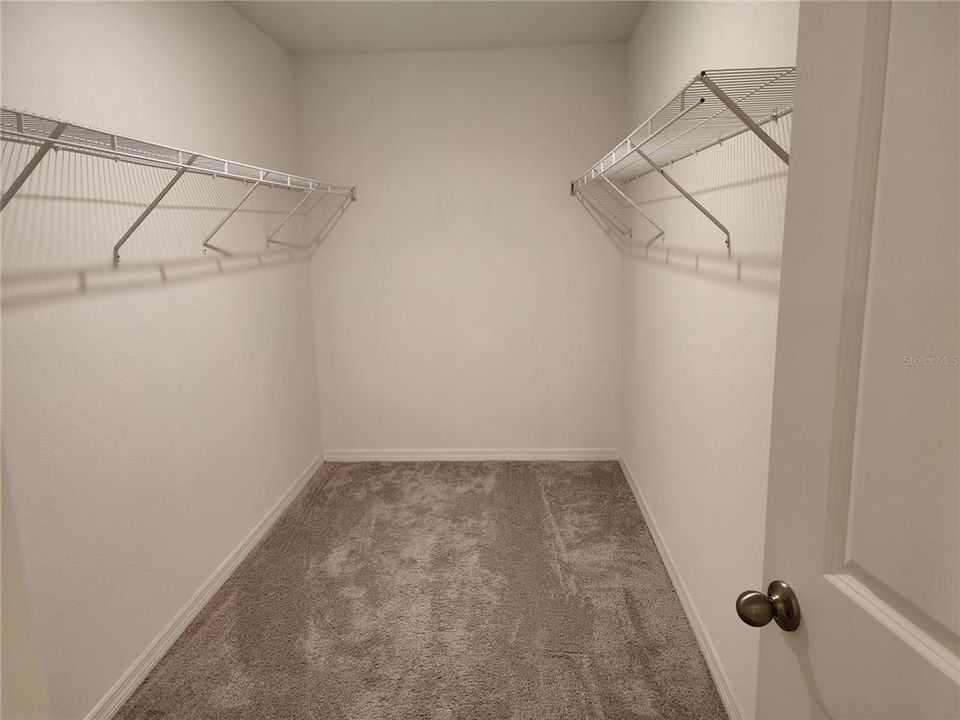 Activo con contrato: $265,000 (3 camas, 2 baños, 1570 Pies cuadrados)