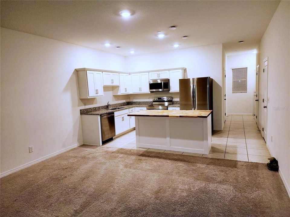 Activo con contrato: $265,000 (3 camas, 2 baños, 1570 Pies cuadrados)