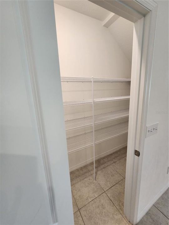 Activo con contrato: $265,000 (3 camas, 2 baños, 1570 Pies cuadrados)