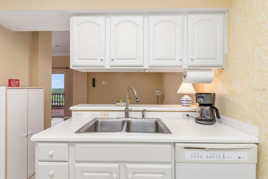 Active With Contract: $289,900 (2 beds, 2 baths, 1713 Square Feet)