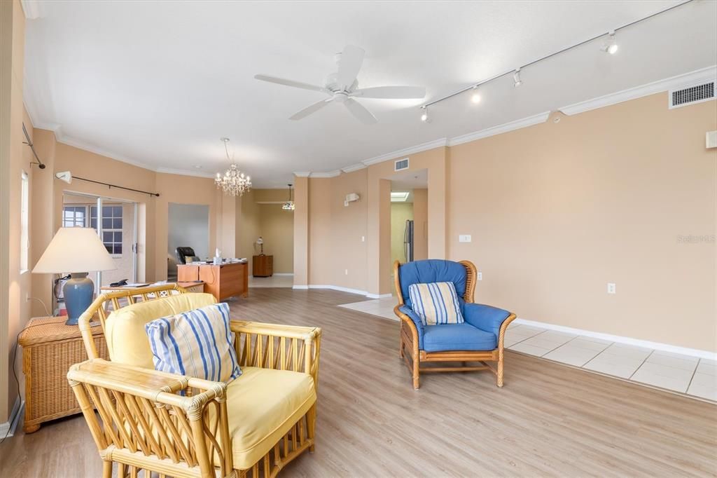 Active With Contract: $289,900 (2 beds, 2 baths, 1713 Square Feet)