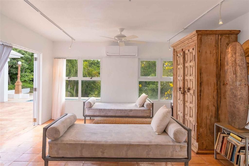 For Sale: $949,000 (3 beds, 3 baths, 1752 Square Feet)