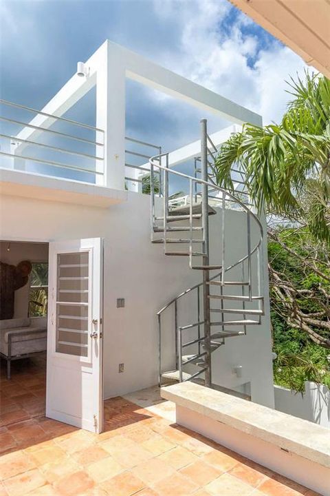 For Sale: $949,000 (3 beds, 3 baths, 1752 Square Feet)