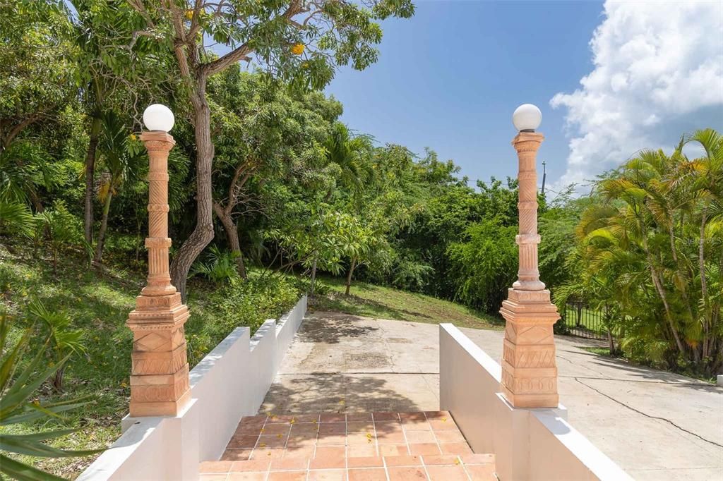 For Sale: $949,000 (3 beds, 3 baths, 1752 Square Feet)