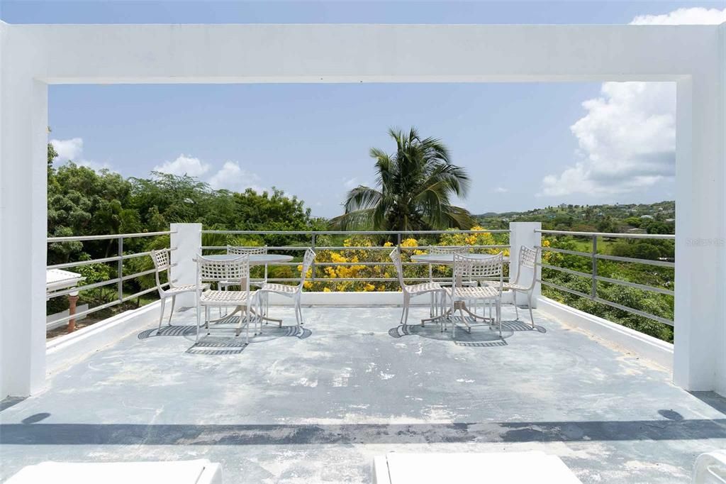 For Sale: $949,000 (3 beds, 3 baths, 1752 Square Feet)