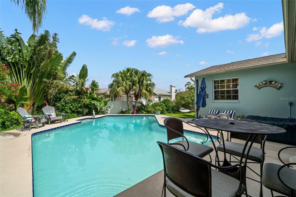 Active With Contract: $825,000 (3 beds, 2 baths, 2105 Square Feet)