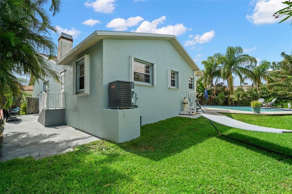 Active With Contract: $825,000 (3 beds, 2 baths, 2105 Square Feet)