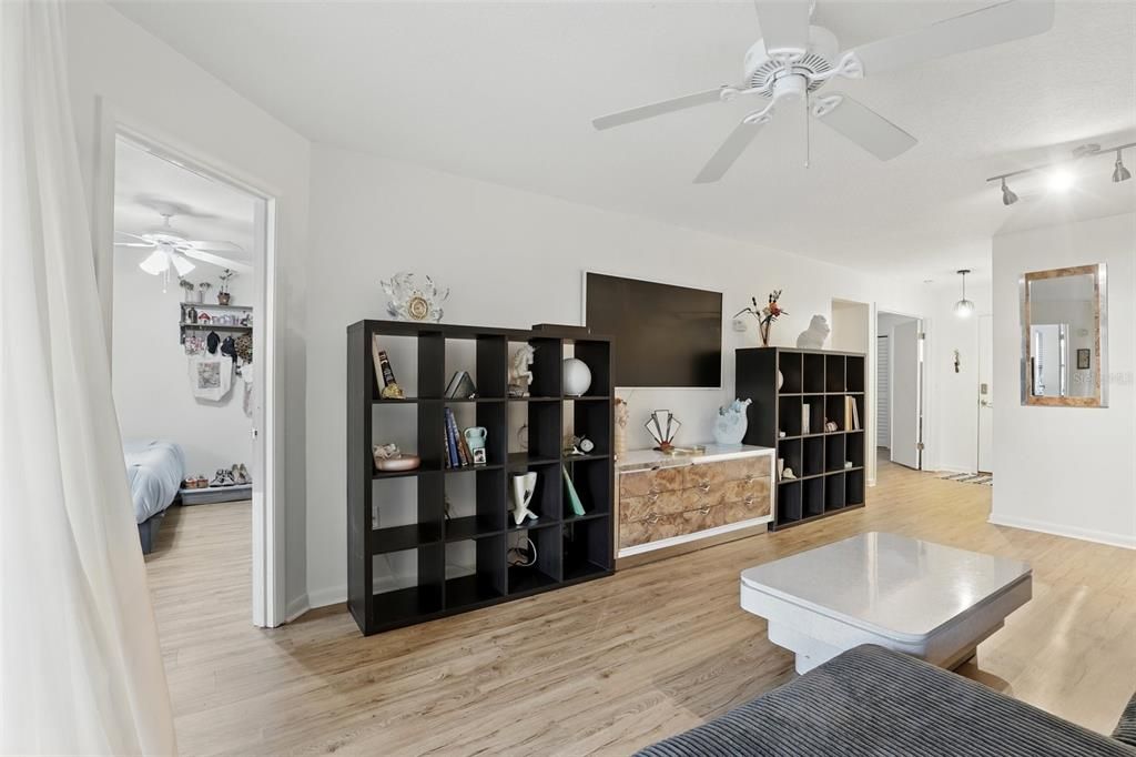 Activo con contrato: $182,900 (2 camas, 2 baños, 1000 Pies cuadrados)