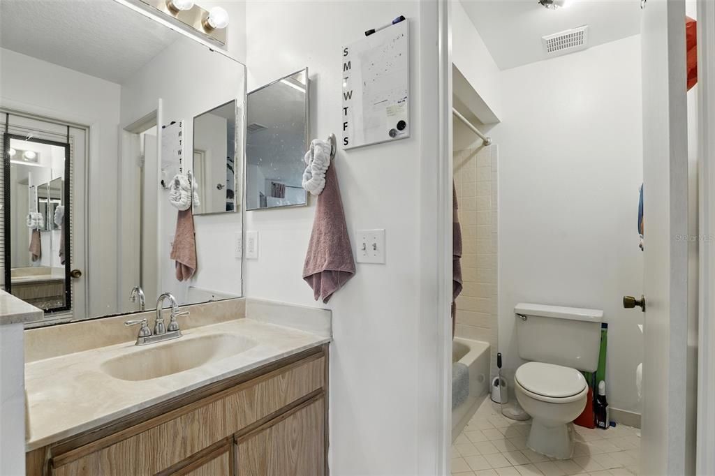 Activo con contrato: $182,900 (2 camas, 2 baños, 1000 Pies cuadrados)