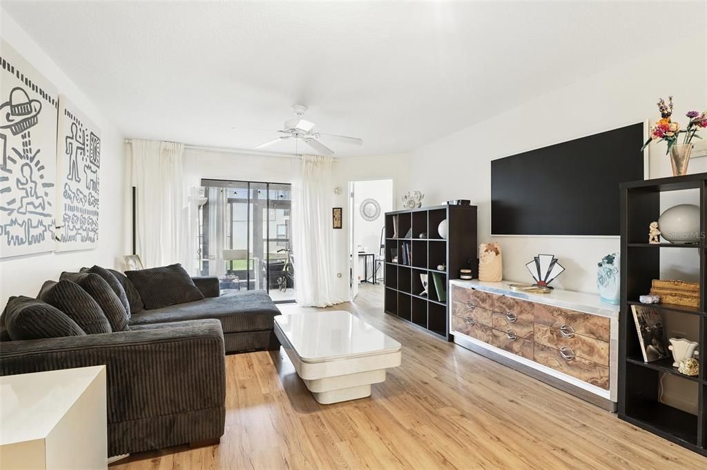 Activo con contrato: $182,900 (2 camas, 2 baños, 1000 Pies cuadrados)