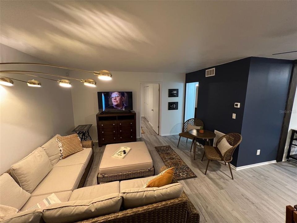 For Sale: $115,000 (2 beds, 1 baths, 826 Square Feet)