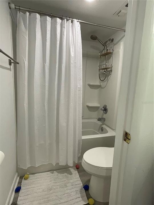 For Sale: $115,000 (2 beds, 1 baths, 826 Square Feet)
