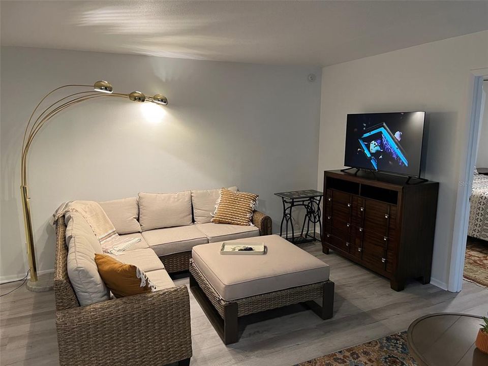 For Sale: $115,000 (2 beds, 1 baths, 826 Square Feet)