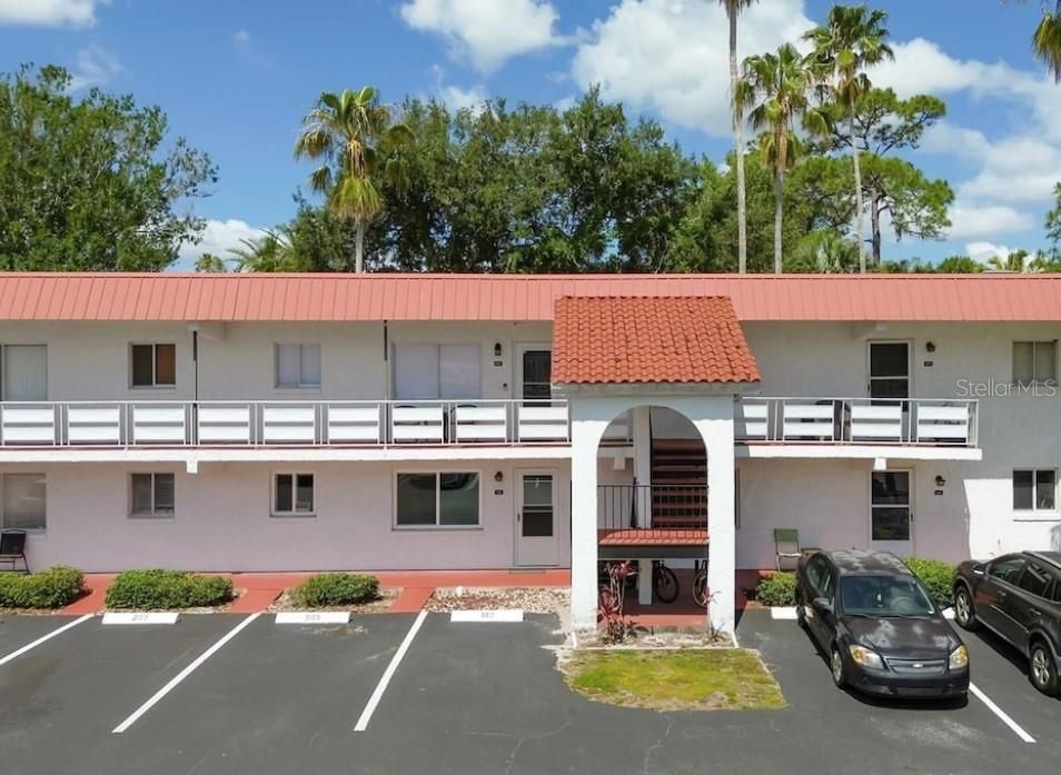 For Sale: $115,000 (2 beds, 1 baths, 826 Square Feet)
