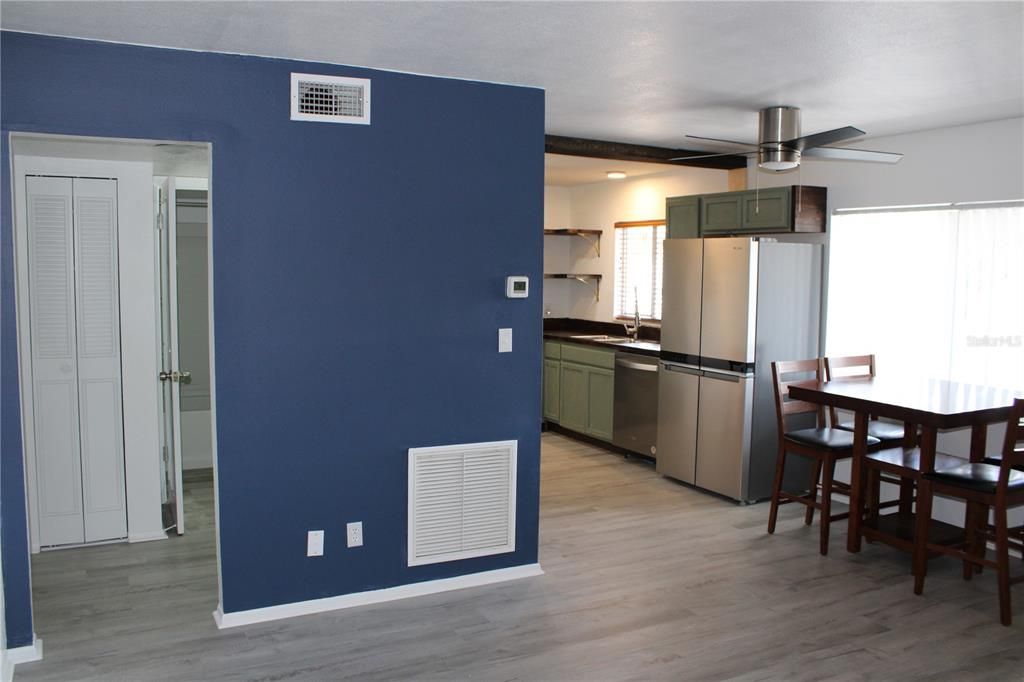 For Sale: $115,000 (2 beds, 1 baths, 826 Square Feet)
