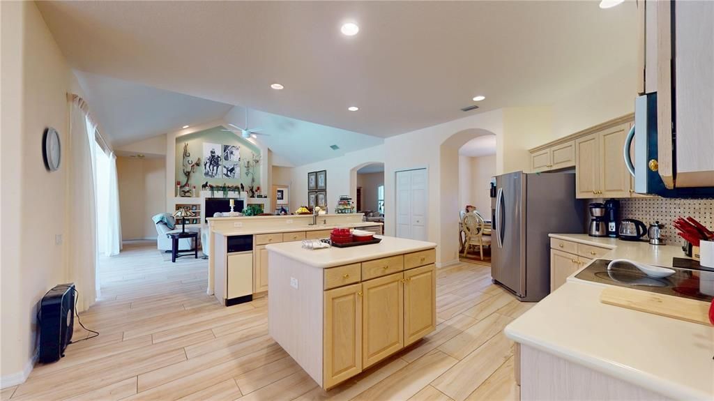 For Sale: $649,000 (4 beds, 3 baths, 2712 Square Feet)