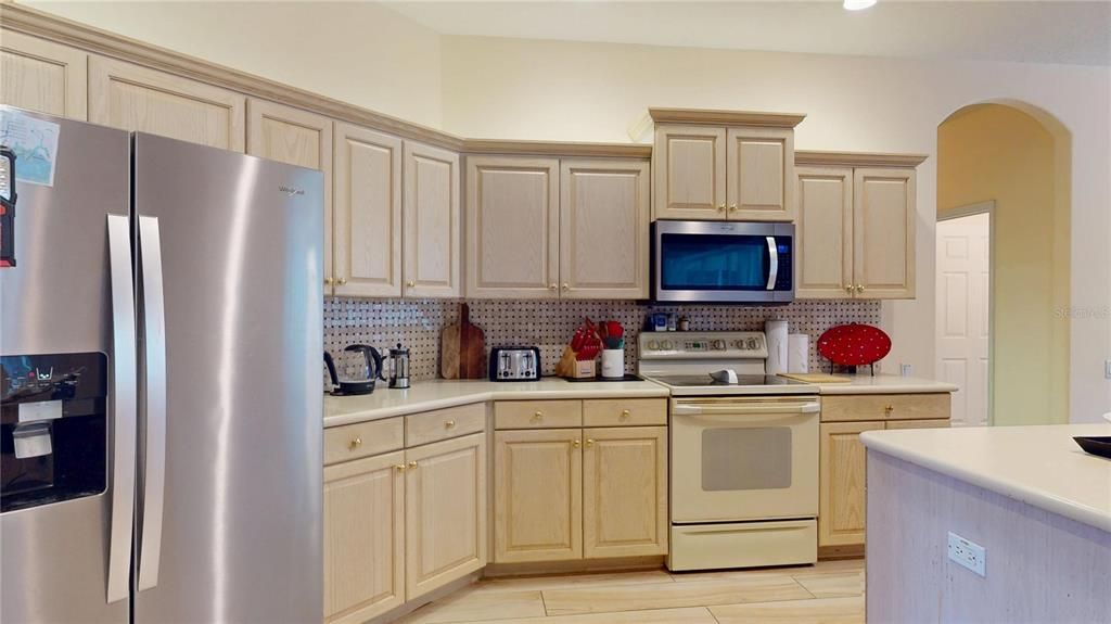 For Sale: $649,000 (4 beds, 3 baths, 2712 Square Feet)