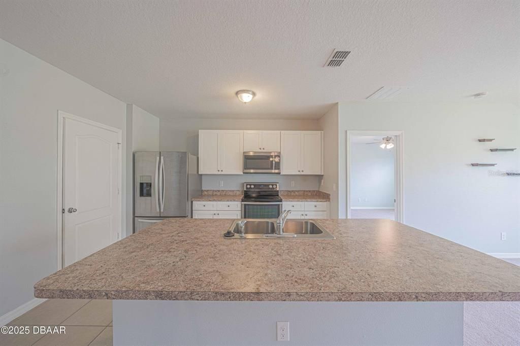 For Sale: $334,900 (3 beds, 2 baths, 1690 Square Feet)