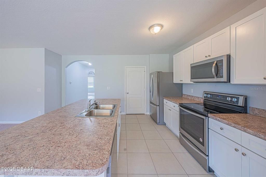 For Sale: $334,900 (3 beds, 2 baths, 1690 Square Feet)