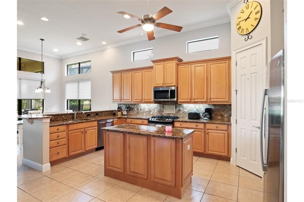 For Sale: $590,000 (4 beds, 3 baths, 2938 Square Feet)