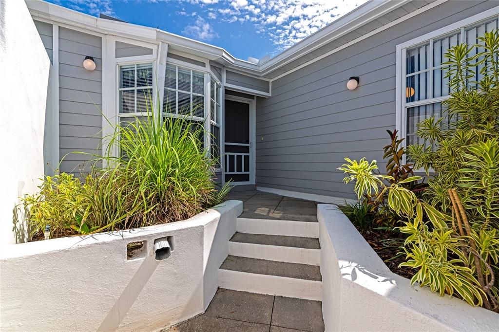 合同活跃: $339,000 (2 贝兹, 2 浴室, 1158 平方英尺)