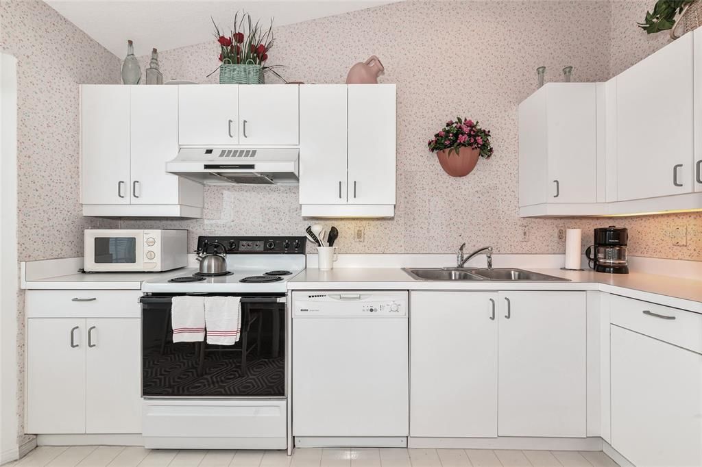 合同活跃: $339,000 (2 贝兹, 2 浴室, 1158 平方英尺)