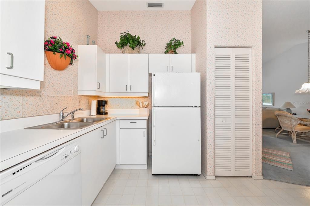 合同活跃: $339,000 (2 贝兹, 2 浴室, 1158 平方英尺)